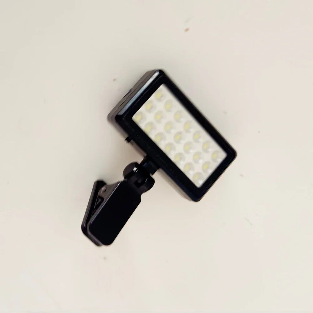 VIVITAR Clip-on LED Light for Phone Photos, Camping, Whatever! 21 BRIGHT LIGHTS!